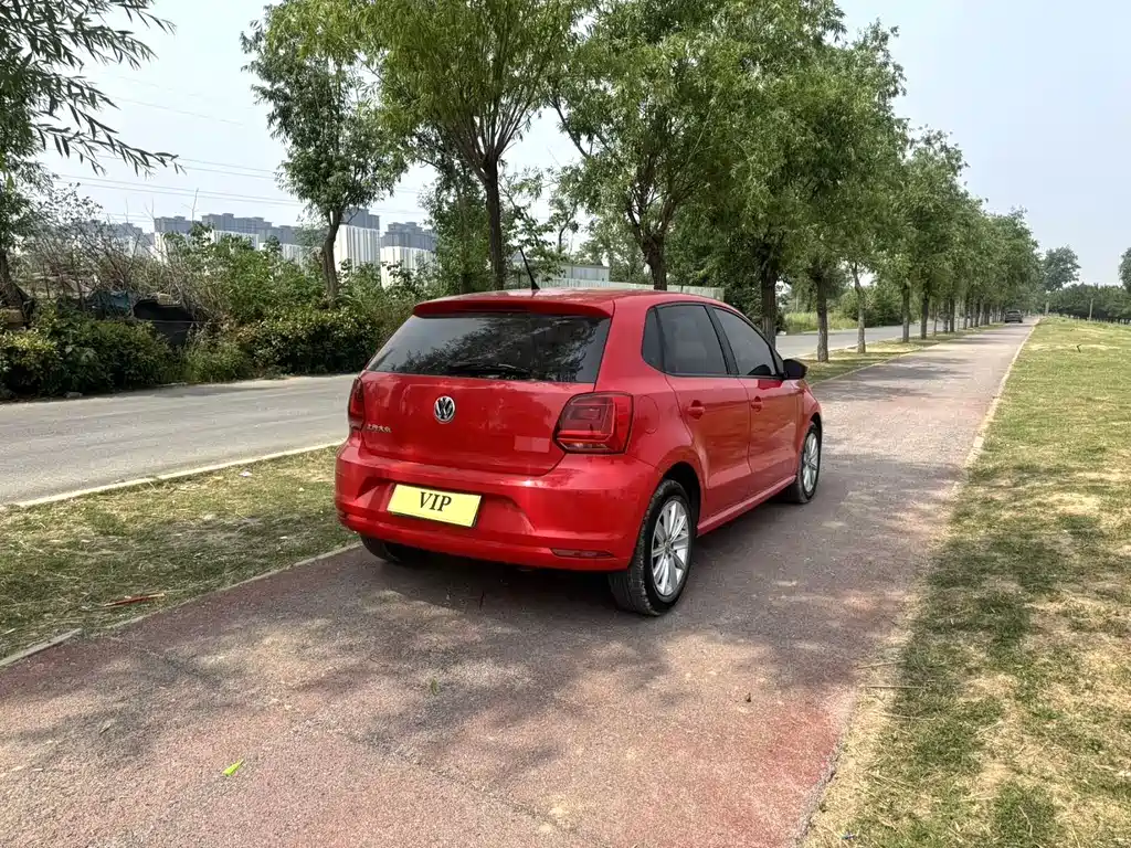 Volkswagen Polo 2014 1.4L AT Comfort