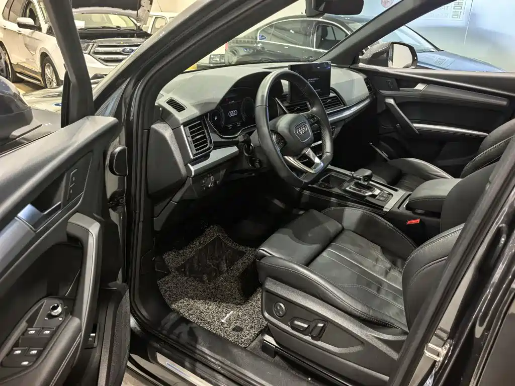 Audi Q5L Sportback — миниатюра 23