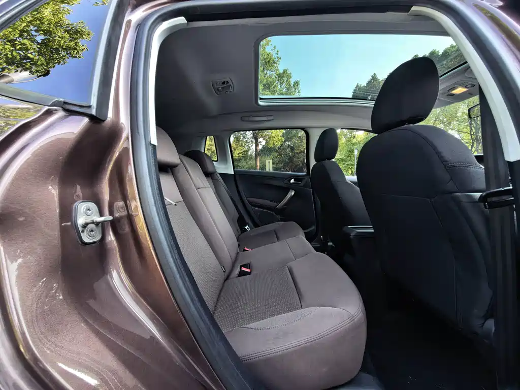 Peugeot 2008 — миниатюра 25