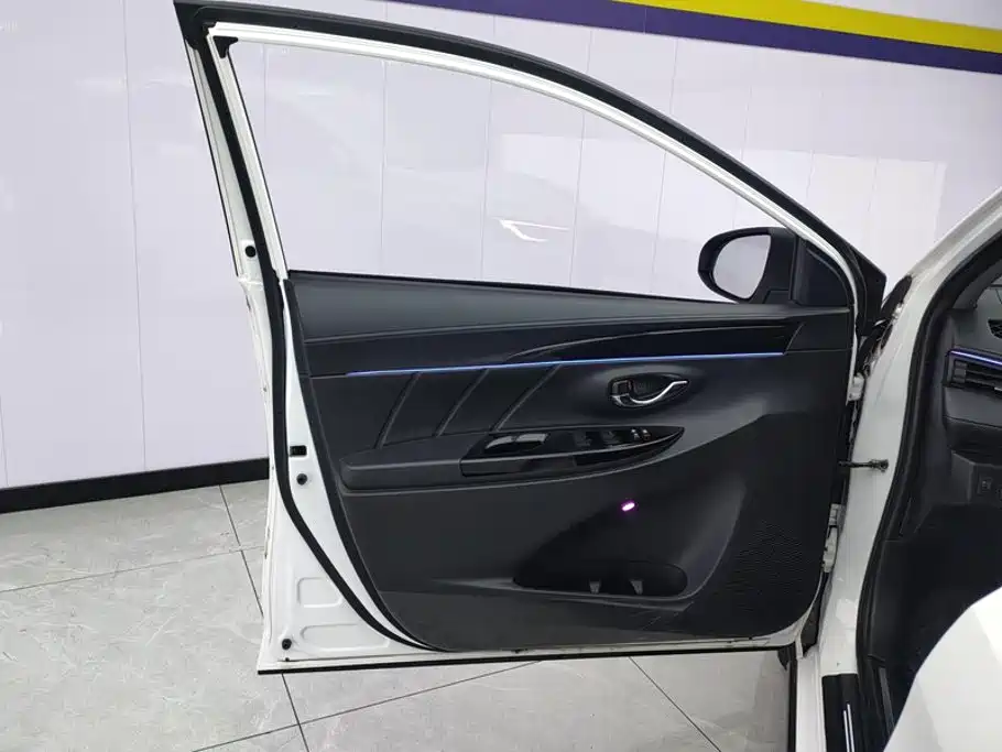 Toyota Yaris L — миниатюра 7