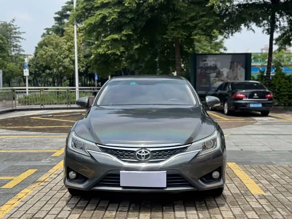 Toyota Reiz — миниатюра 3