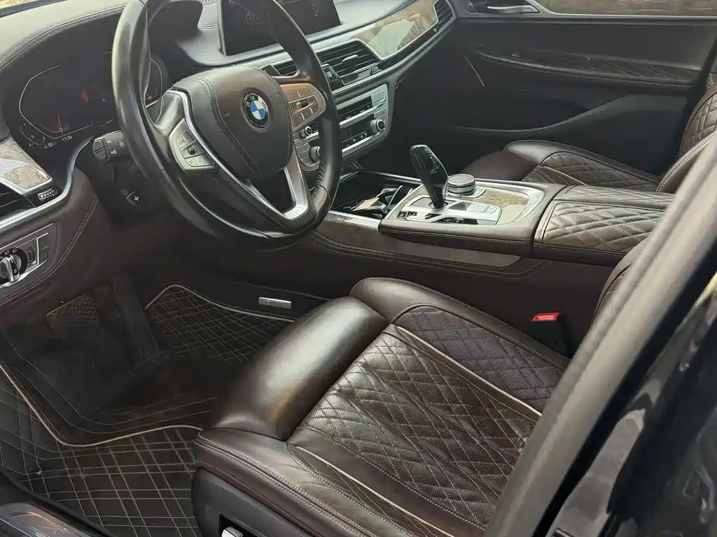 BMW 7 Series — миниатюра 4