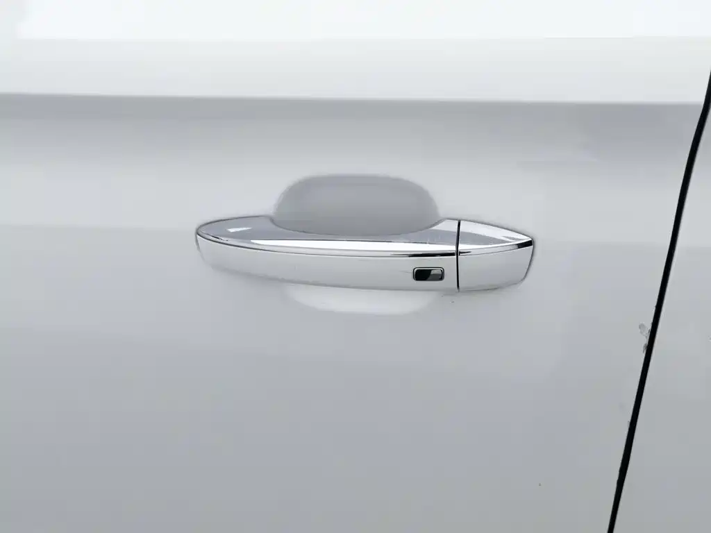 Roewe RX3 — миниатюра 18