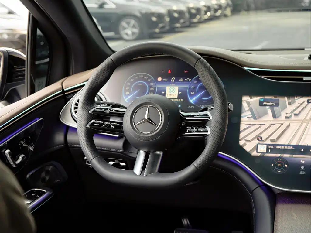 Mercedes-Benz EQE SUV — миниатюра 18