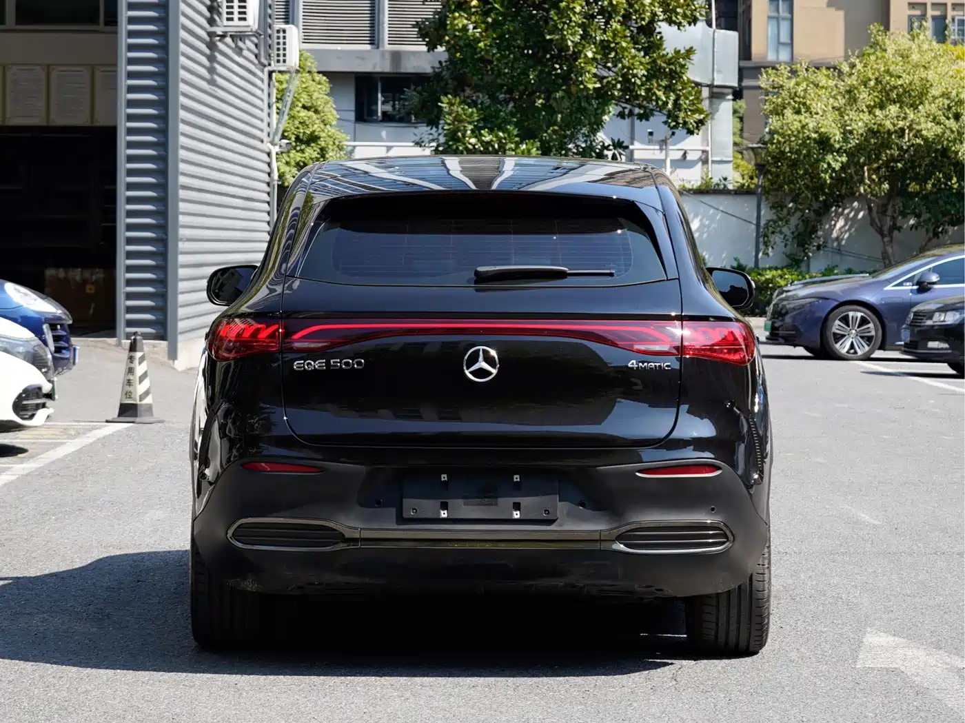 Mercedes-Benz EQE SUV