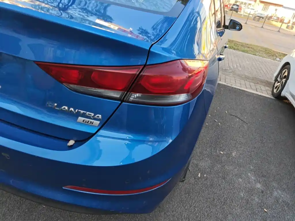 Hyundai Elantra — миниатюра 8
