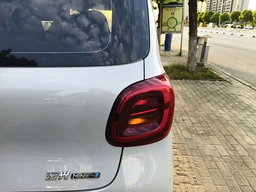 Wuling MINIEV — миниатюра 8
