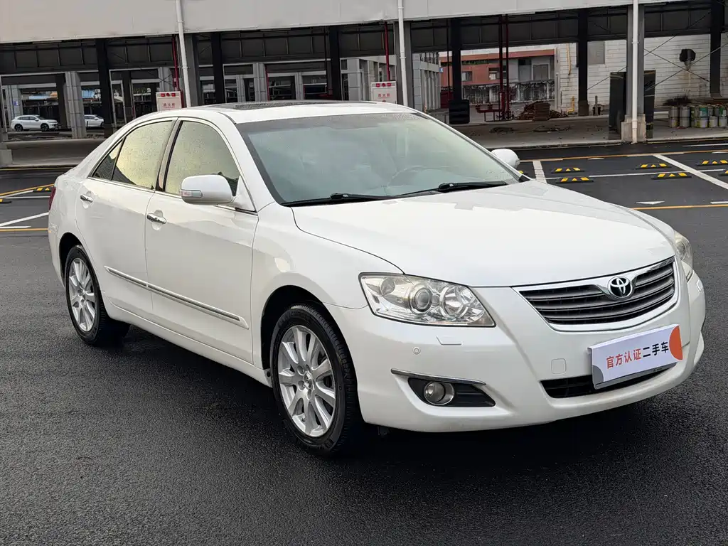 Toyota Camry — миниатюра 3