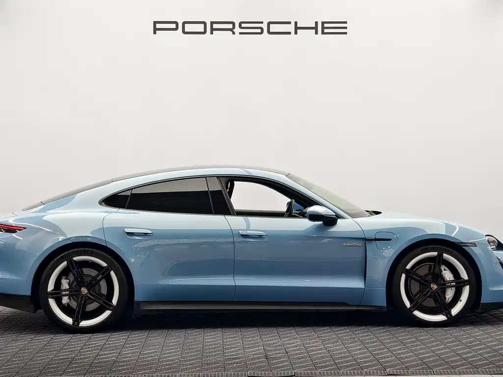 Porsche Taycan — миниатюра 7