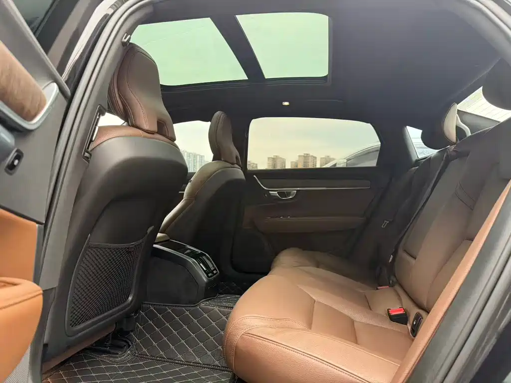 Volvo S90 — миниатюра 6