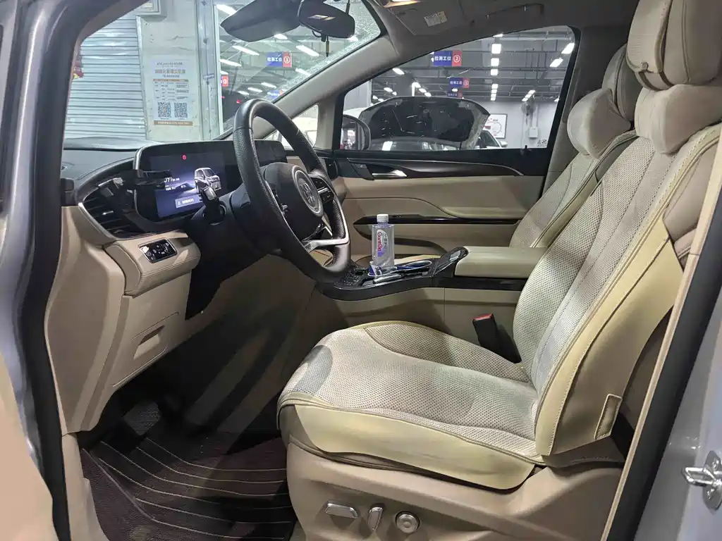 Buick GL8 Hybrid — миниатюра 5