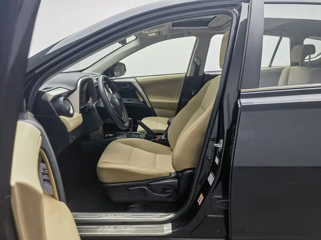 Toyota RAV4 — миниатюра 10
