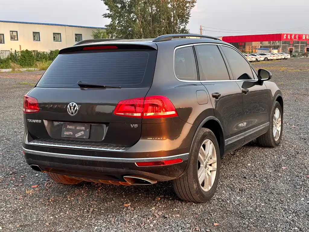 VOLKSWAGEN TOUAREG