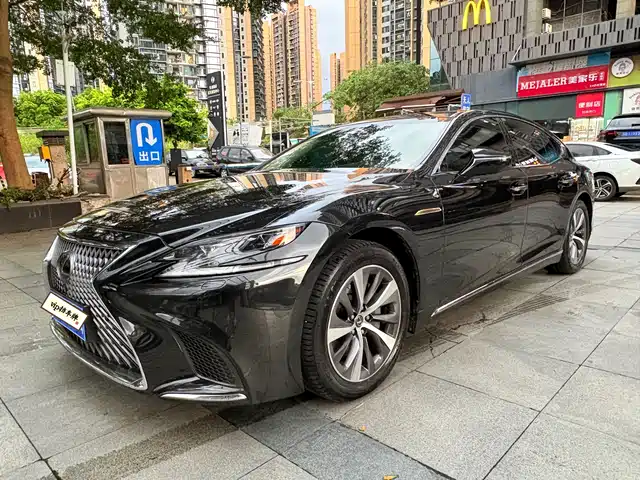 Lexus LS