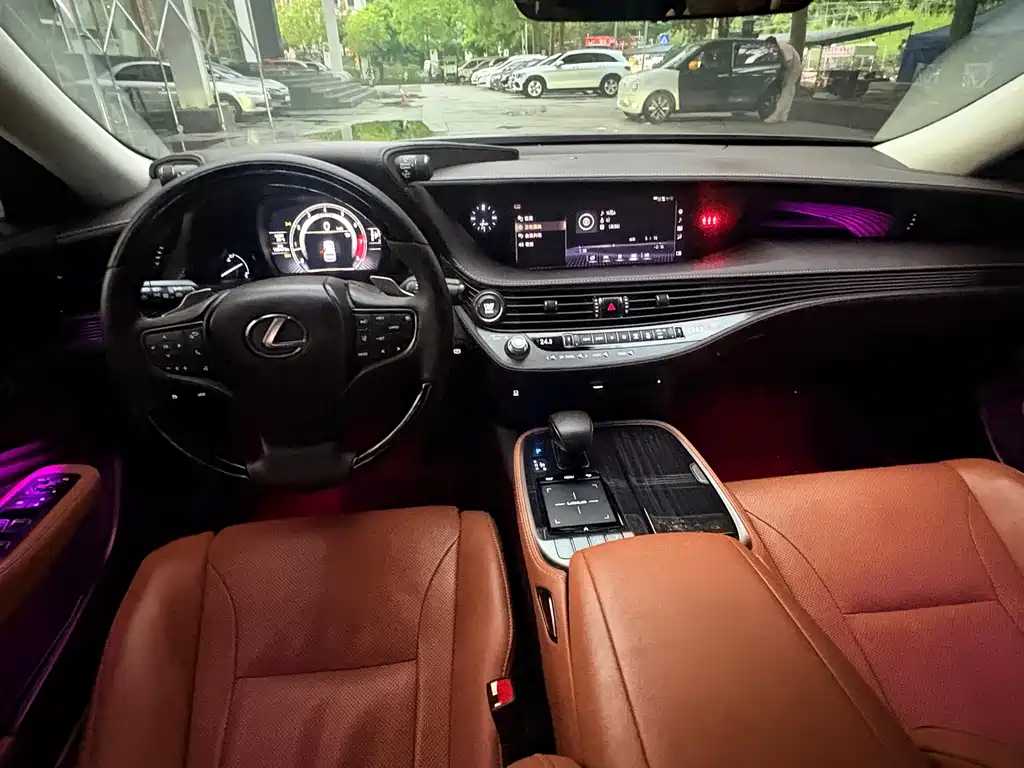 Lexus LS — миниатюра 6