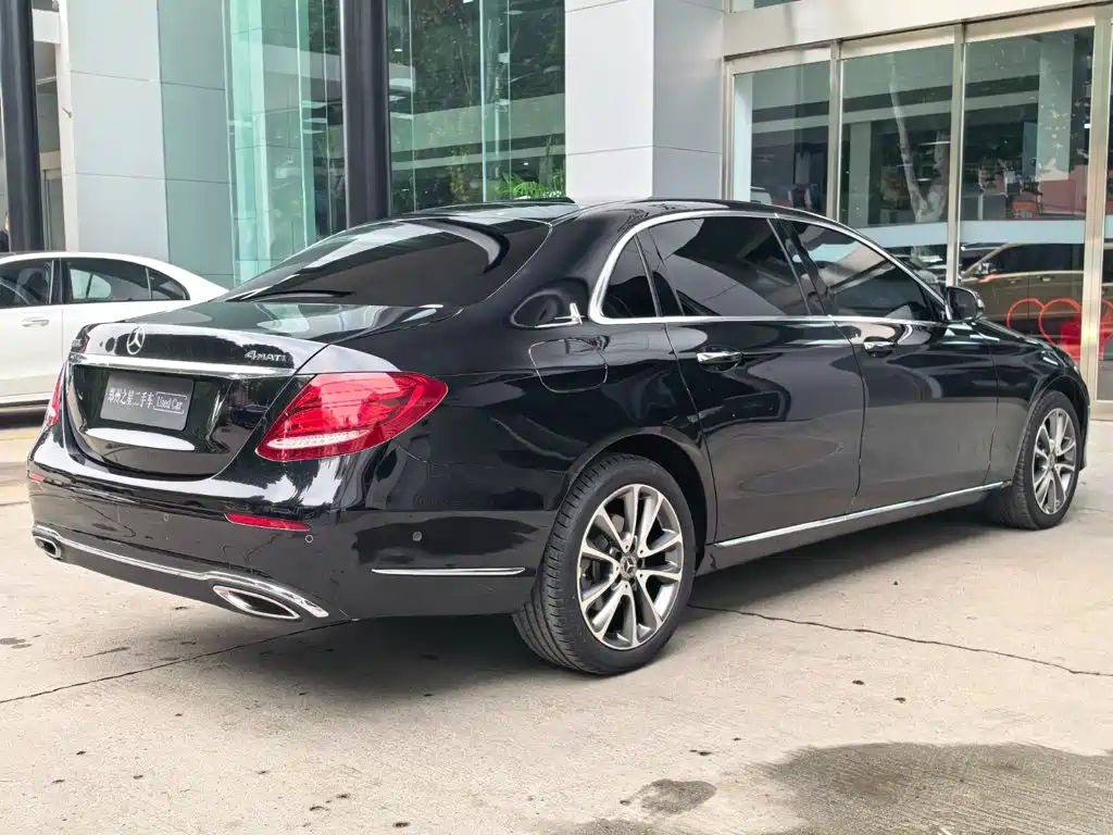 Mercedes-Benz E-Class — миниатюра 11