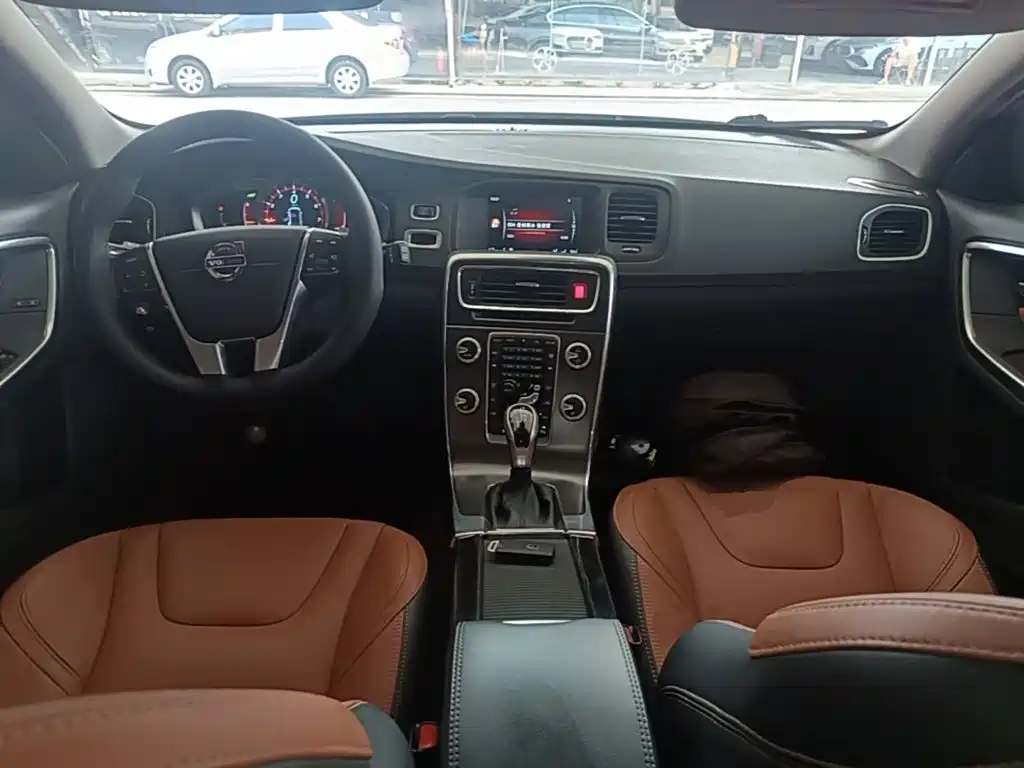 Volvo V60 — миниатюра 10