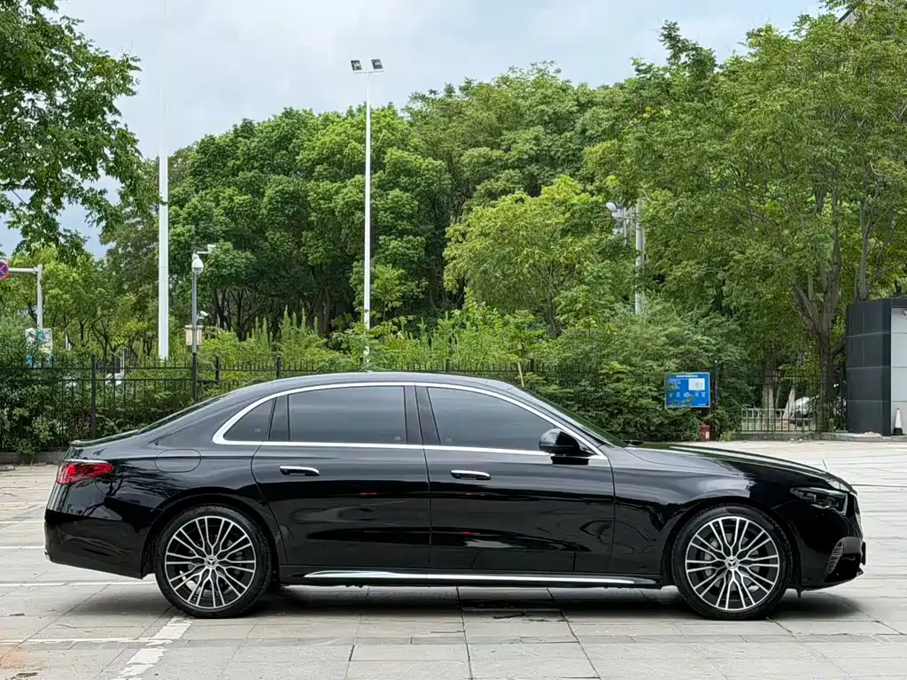 Mercedes-Benz E-Class — миниатюра 8