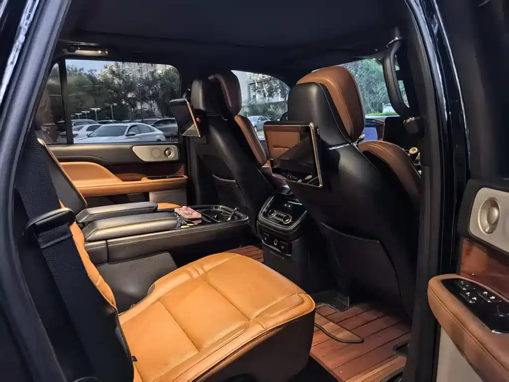 Lincoln Navigator — миниатюра 7