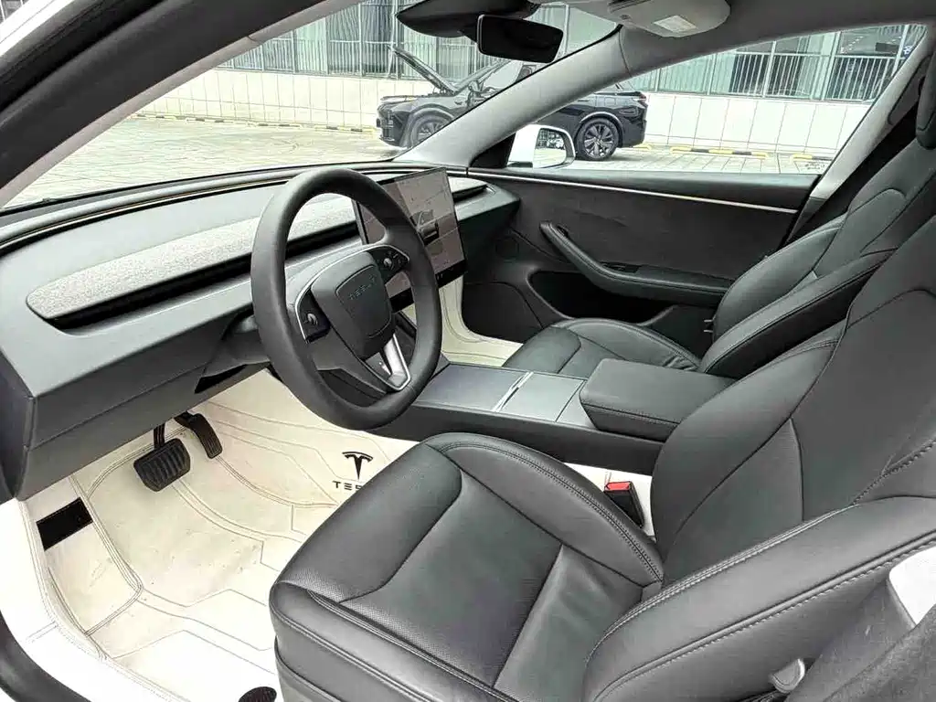 Tesla Model 3 — миниатюра 5