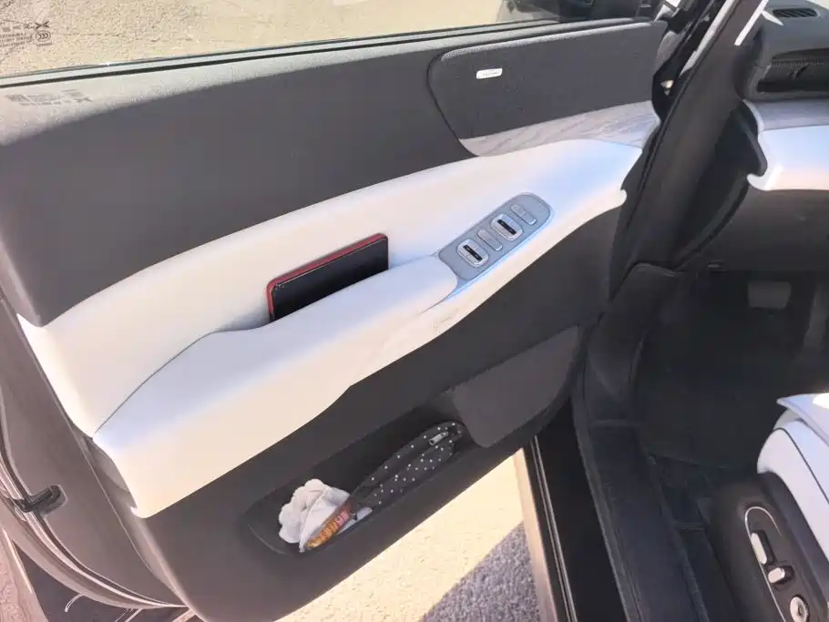 XPeng X9 — миниатюра 7