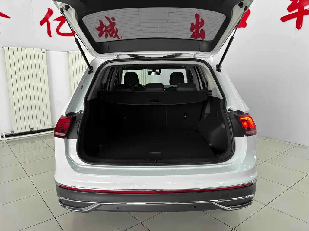 Volkswagen Tiguan L — миниатюра 19