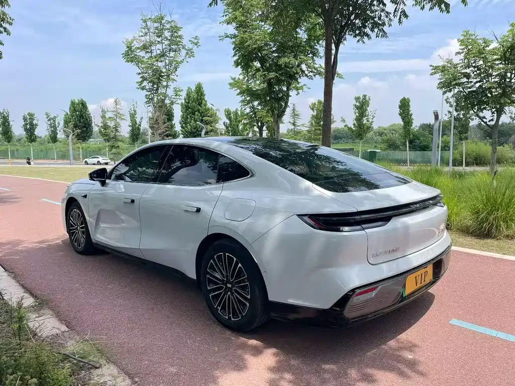 Geely Galaxy Galaxy 8 8 2025 130km EM-i Luxury
