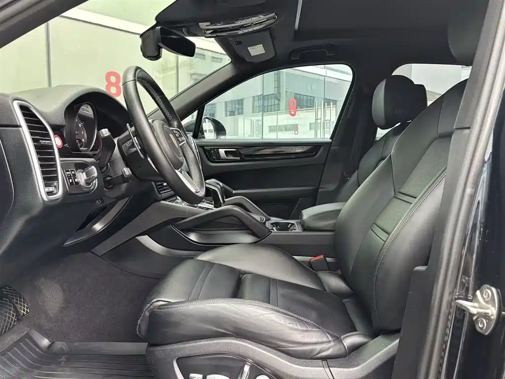 Porsche Cayenne — миниатюра 12