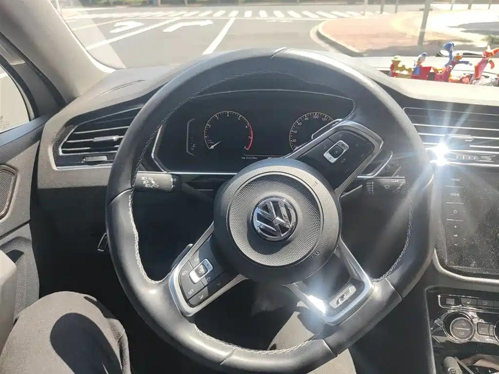 Volkswagen Tiguan L L 2020 330TSI AT R-Line Flagship VI