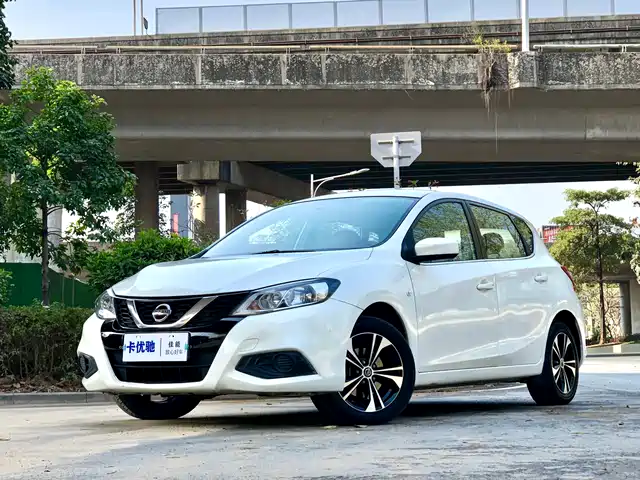 NISSAN TIIDA 2017