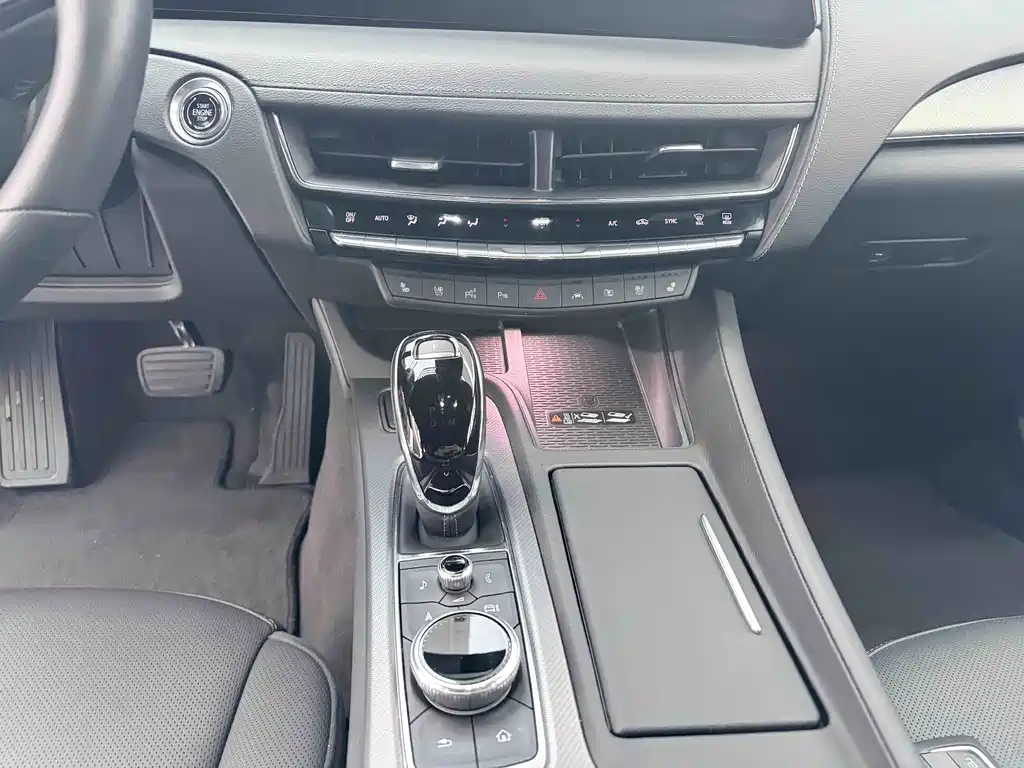 Cadillac CT5 — миниатюра 12