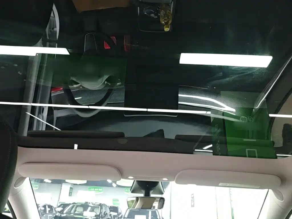Tesla Model Y — миниатюра 18