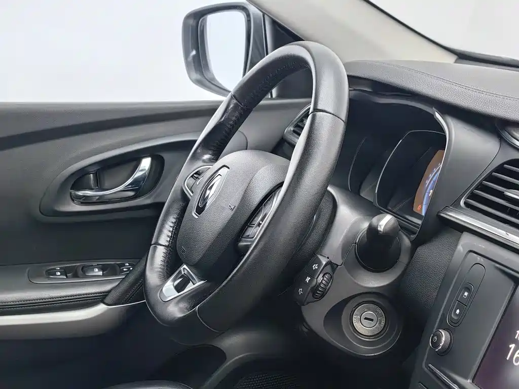 Renault Kadjar — миниатюра 22
