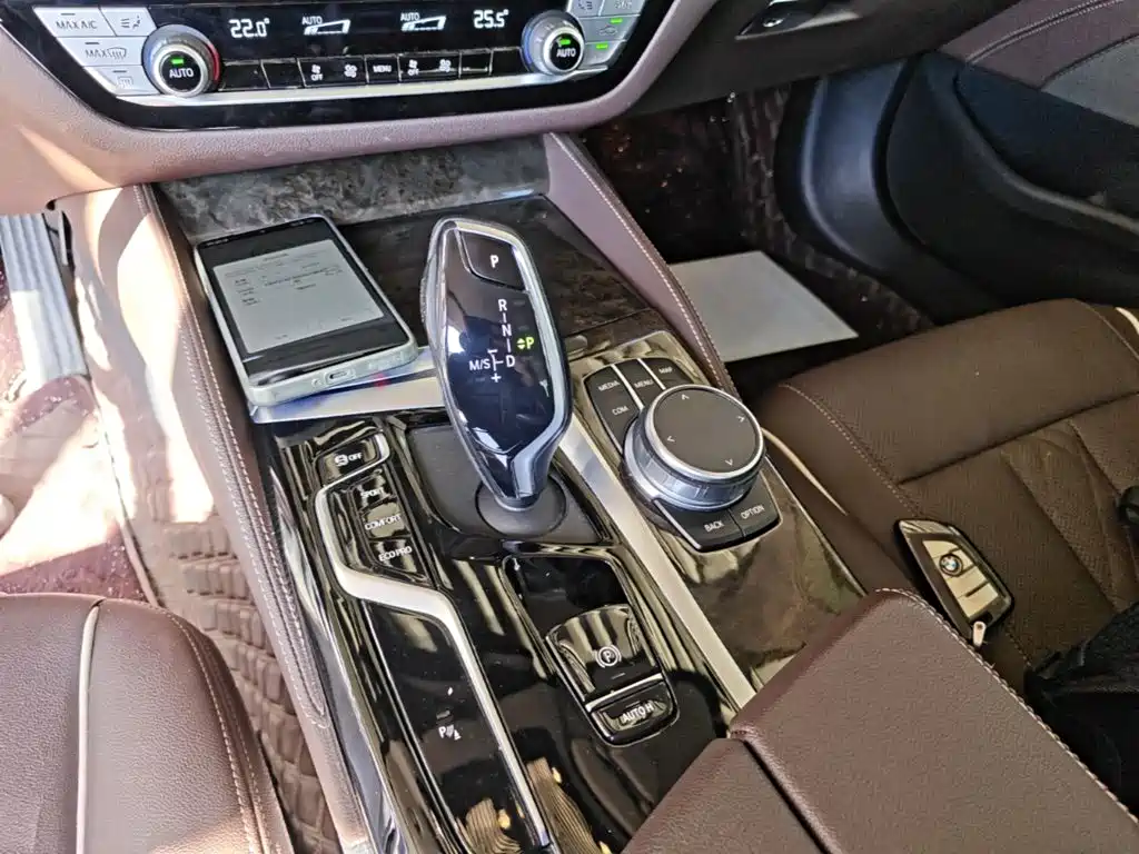 BMW 5 Series — миниатюра 14