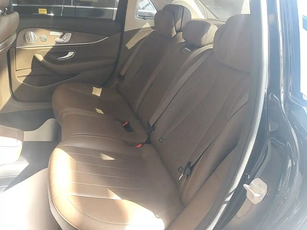 Mercedes-Benz E-Class — миниатюра 17