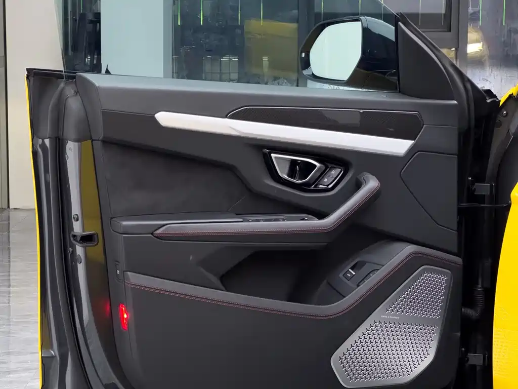 Lamborghini Urus — миниатюра 9