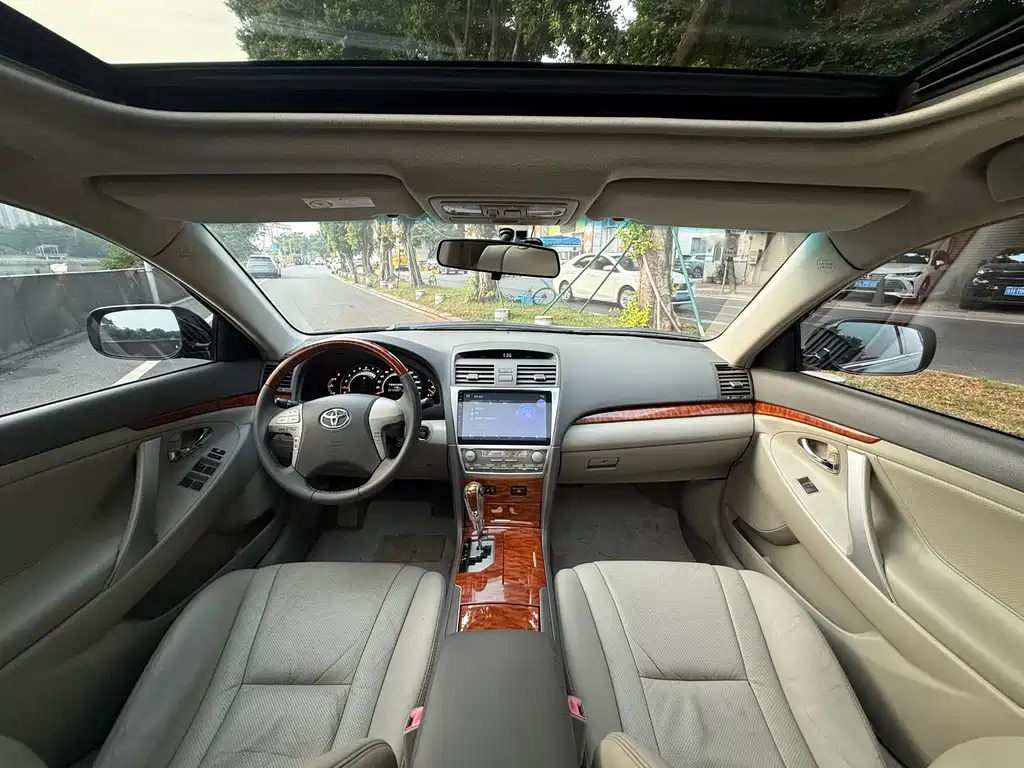 Toyota Camry — миниатюра 17