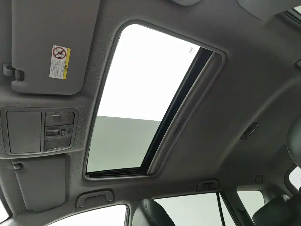 Toyota RAV4 — миниатюра 14