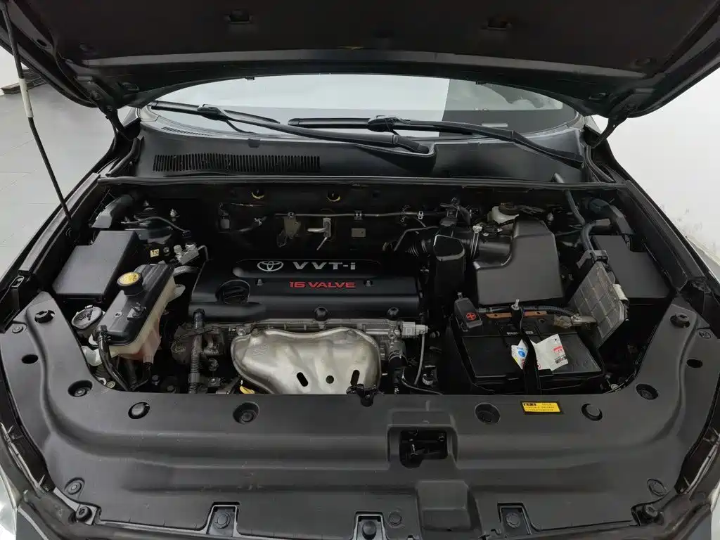 Toyota RAV4 — миниатюра 6