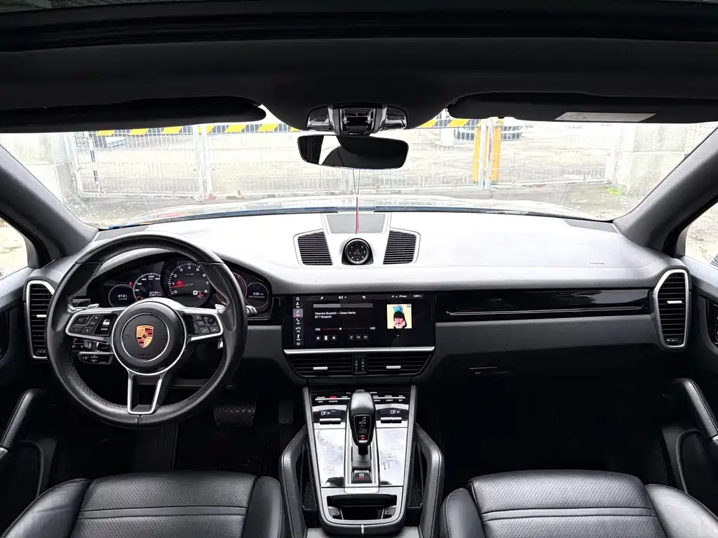 Porsche Cayenne — миниатюра 5