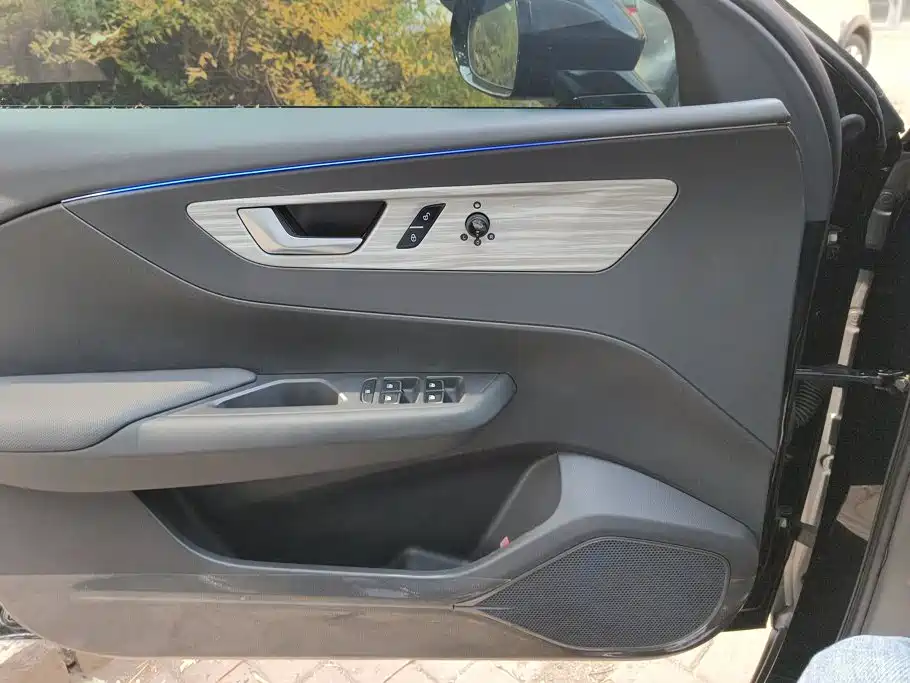 Hongqi Hongqi E-QM5 — миниатюра 7