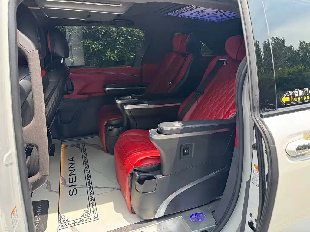 Toyota Sienna — миниатюра 4