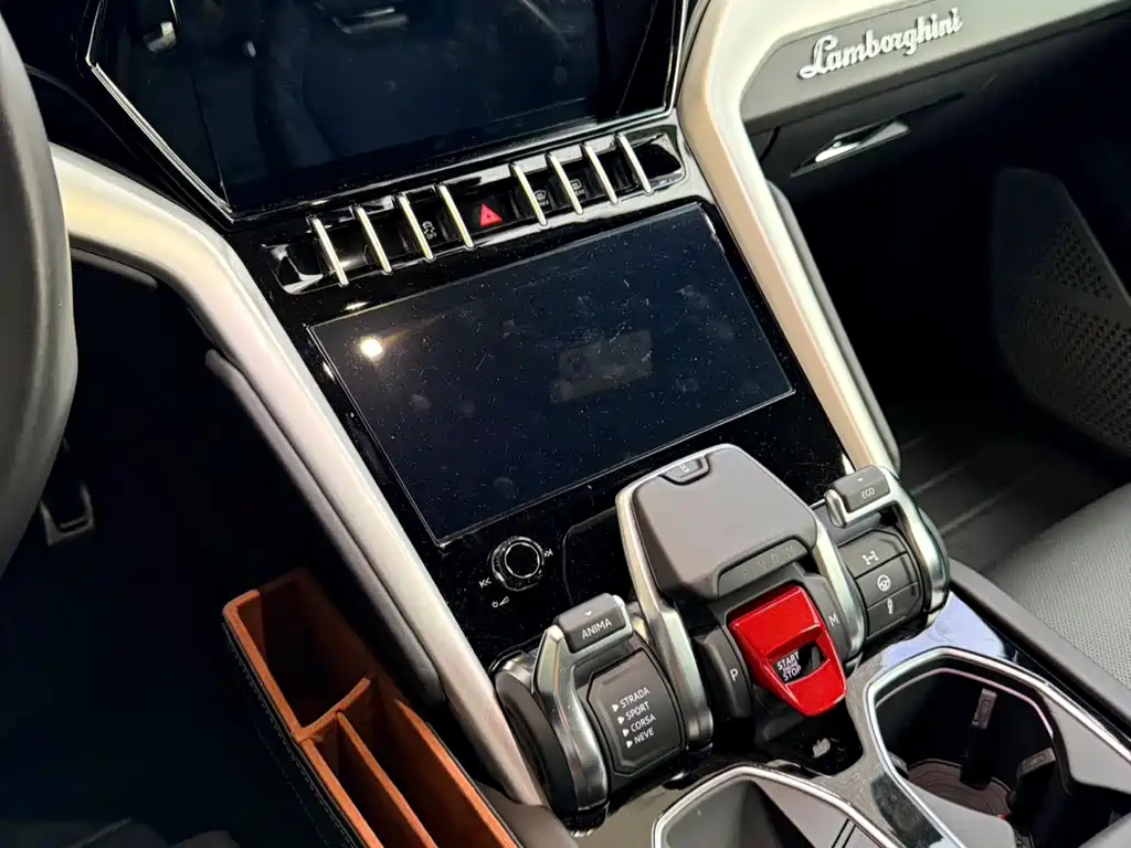 Lamborghini Urus — миниатюра 11