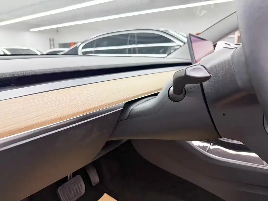 Tesla Model 3 — миниатюра 11