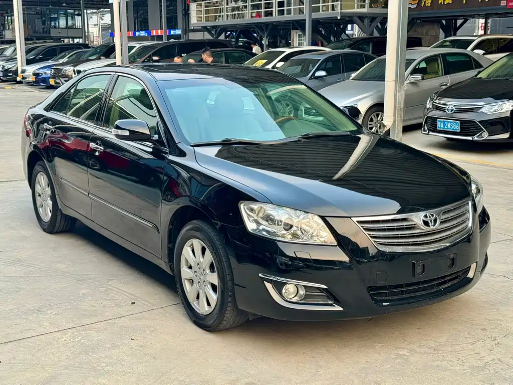 Toyota Camry — миниатюра 3