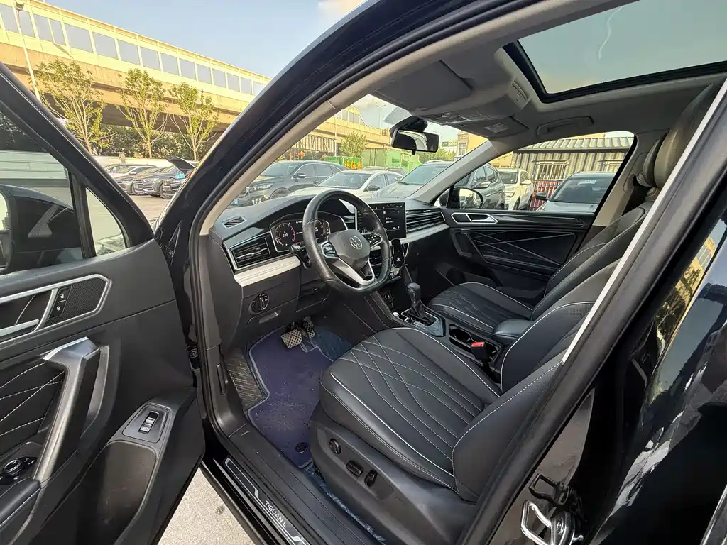 Volkswagen Tiguan L L 2021 330TSI AT Smart