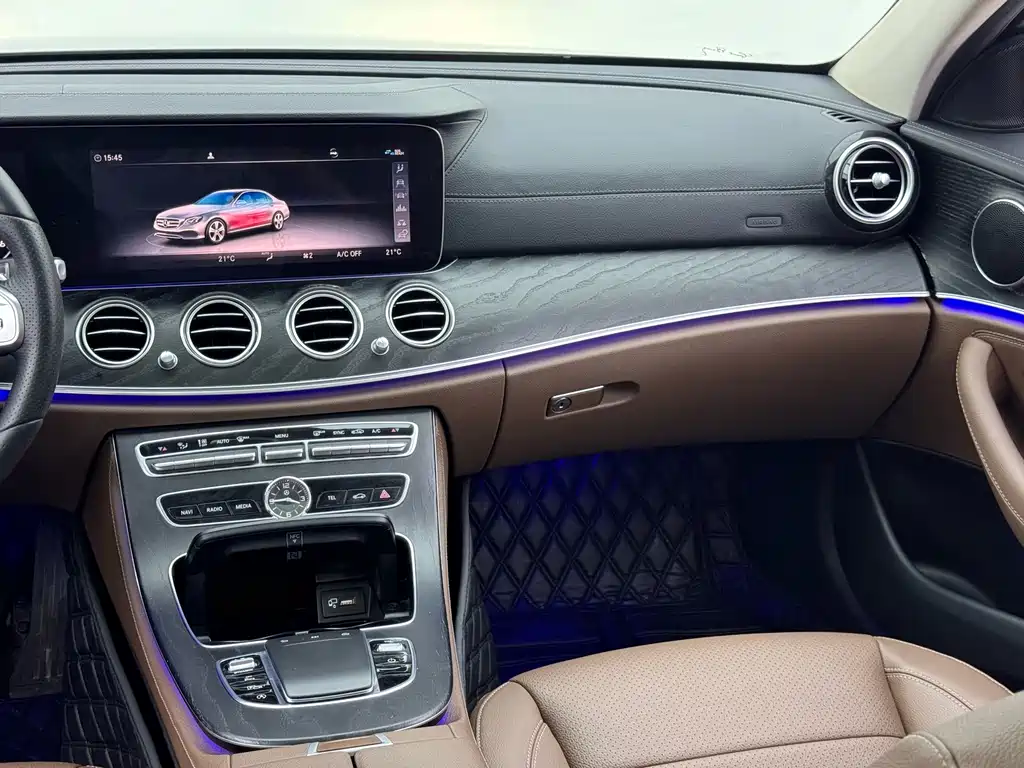 Mercedes-Benz E-Class — миниатюра 8