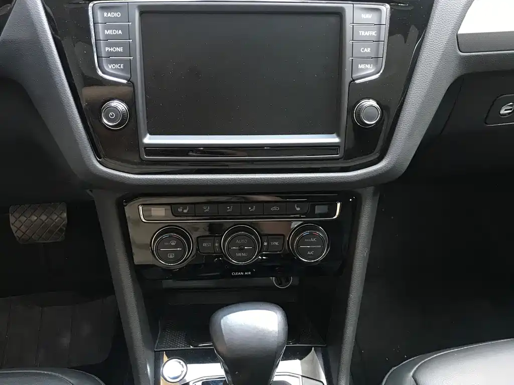 Volkswagen Tiguan L — миниатюра 11