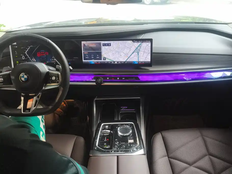 BMW 7 Series — миниатюра 12