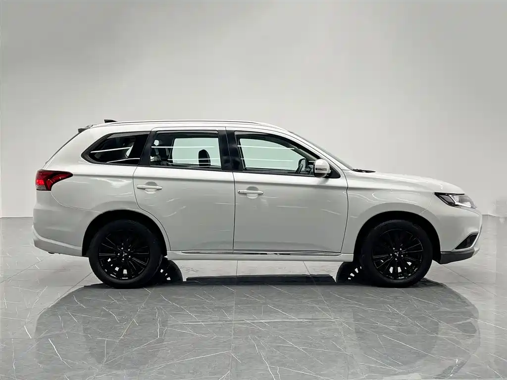 Mitsubishi Outlander 2021 2.0L Enjoy 5 мест